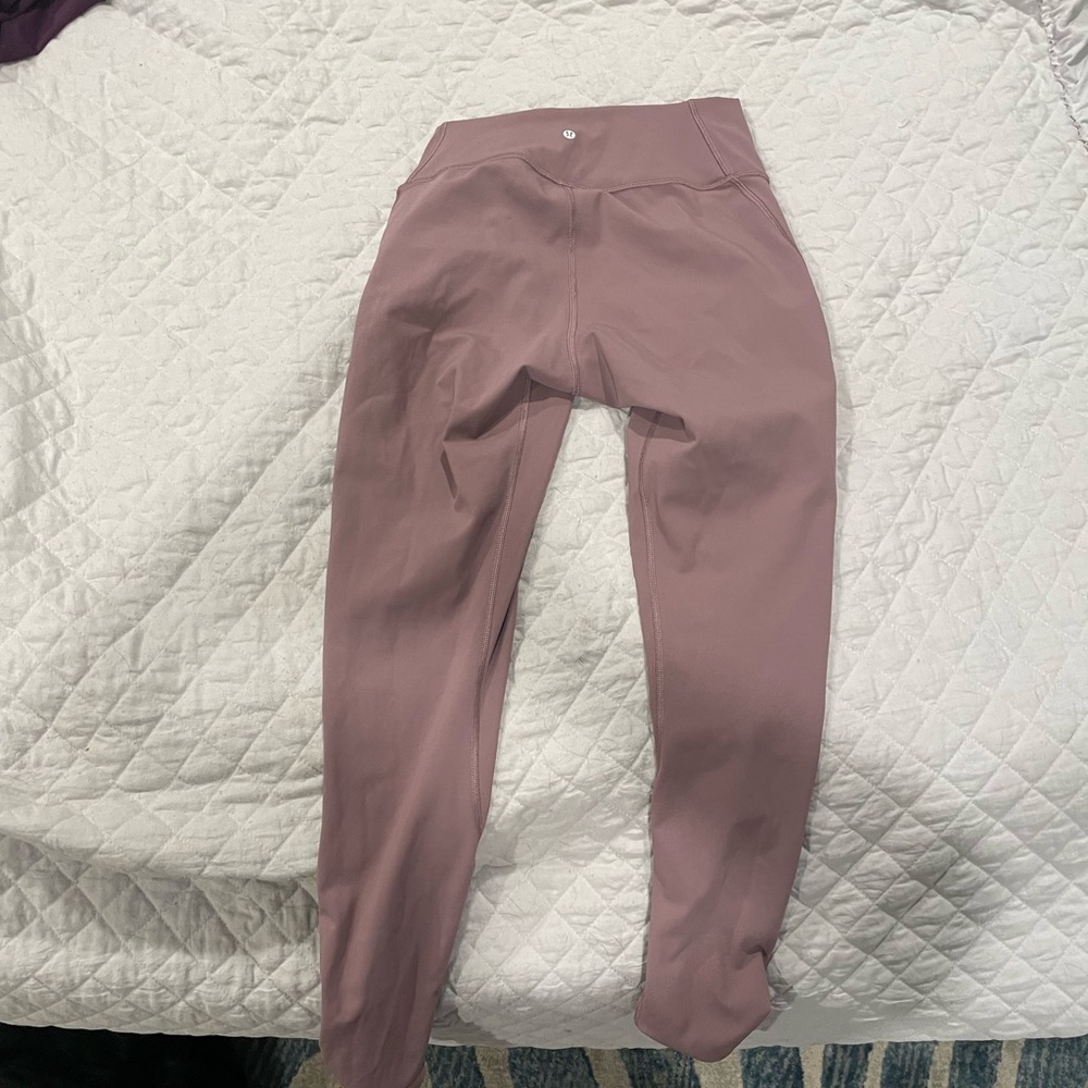 Rose Lululemon legging. Size 6 with scrunch detail on ankle.